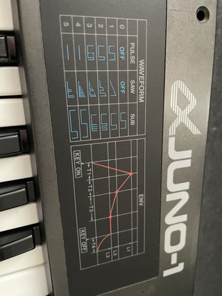 Roland Alpha Juno-1 Sintetizador