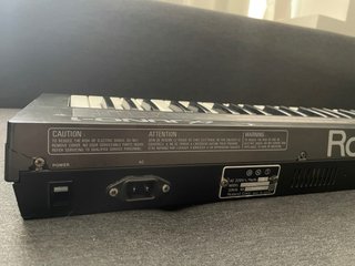 Roland Alpha Juno-1 Sintetizador