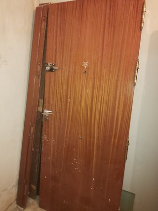 Puerta de entrada de madera maciza
