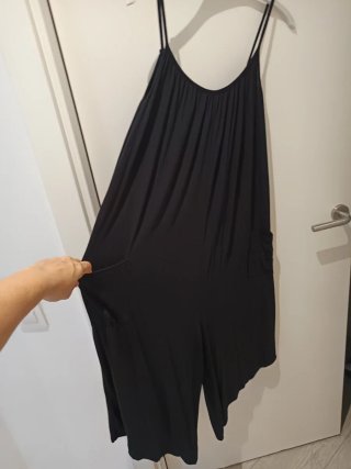 Mono negro tirantes con bolsillos
