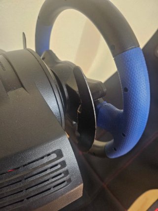 Playseat Challenge y Thrustmaster T150 Pro
