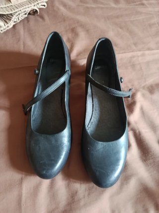 Zapatos negros tacón bajo