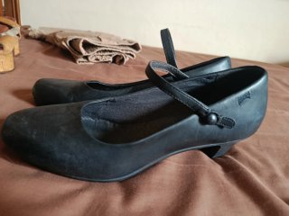 Zapatos negros tacón bajo