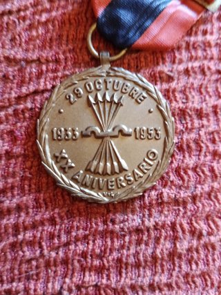 Insignia XX Aniversario Falange Española bronce