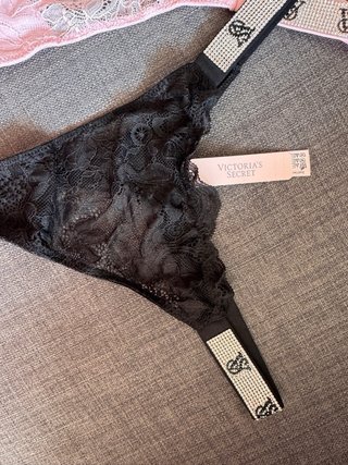 Tanga Victoria's Secret con detalles brillantes