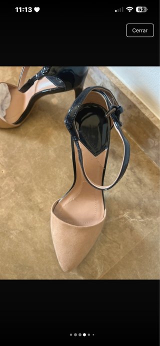 Tacones descubiertos beige y azul marino