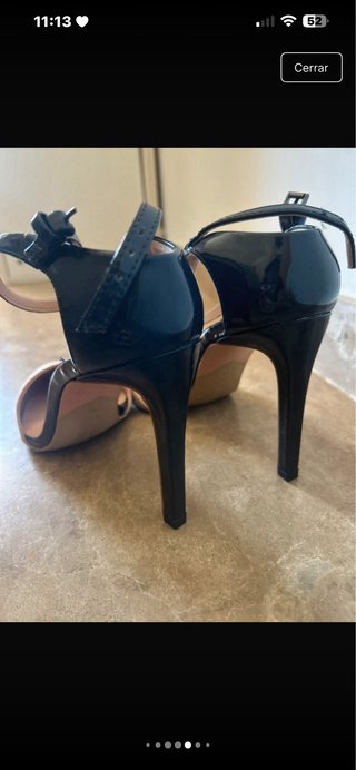 Tacones descubiertos beige y azul marino
