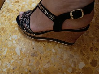 Sandalias HURLON negras y doradas