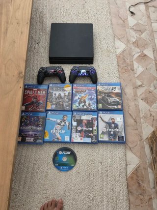 PS4 (PlayStation 4) Negra + 2 Mandos y Juegos