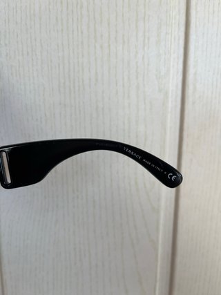 Gafas de sol Versace negras y doradas