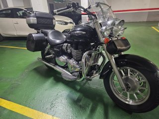 Triumph América 900 Negra