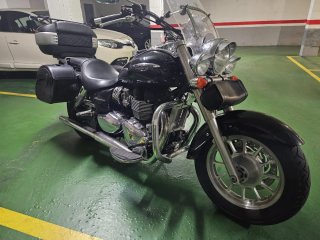 Triumph América 900 Negra