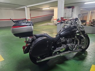 Triumph América 900 Negra