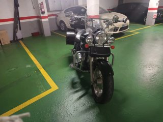 Triumph América 900 Negra
