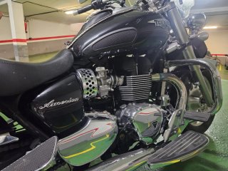 Triumph América 900 Negra