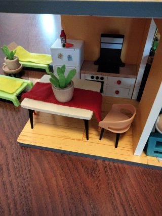 Casita de muñecas de madera con accesorios