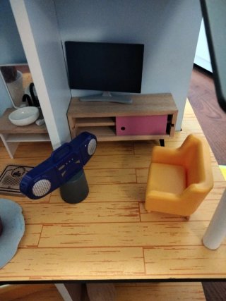 Casita de muñecas de madera con accesorios
