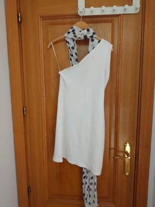 Vestido blanco Zara S con pañuelo lunares