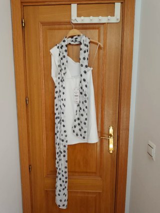 Vestido blanco Zara S con pañuelo lunares