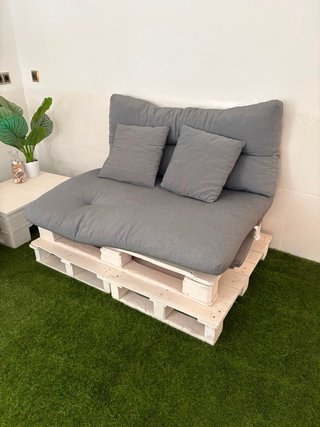 Sofá y mesa Palet con Respaldo Gris