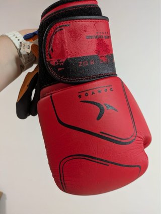 Saco boxeo y guantes de boxeo rojos DOMYOS 8 OZ