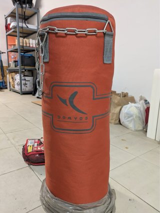 Saco boxeo y guantes de boxeo rojos DOMYOS 8 OZ