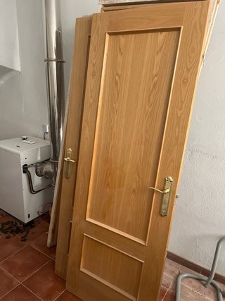 Puerta de madera maciza