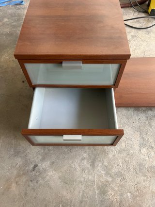 Cama matrimonio con 2 mesitas