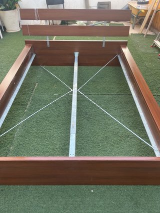 Cama matrimonio con 2 mesitas