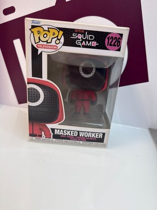 Bebé y juguetes Funko masked worker