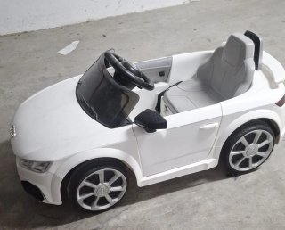 Coche Eléctrico Audi TT RS Infantil Blanco