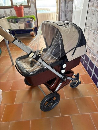 Carrito Bugaboo con funda impermeable