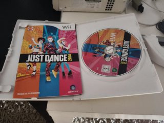 Nintendo Wii + Mandos + Just Dance 2014