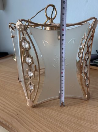 Lámpara colgante dorada con cristal
