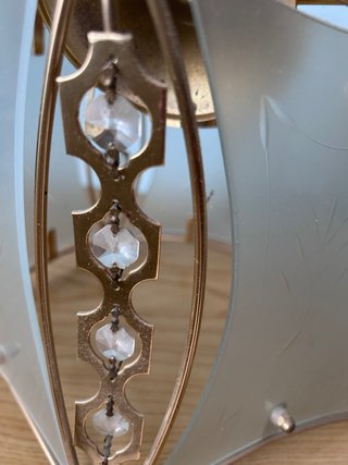 Lámpara colgante dorada con cristal