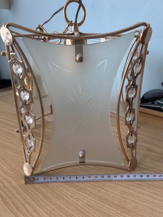 Lámpara colgante dorada con cristal