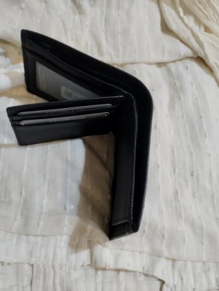 Billetera de Piel Negra Marca B