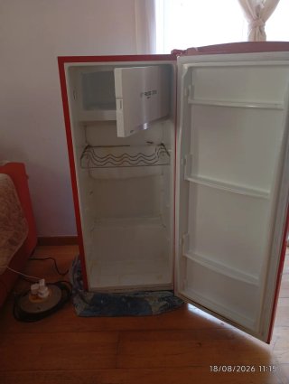 Nevera Hisense Roja 4 años uso