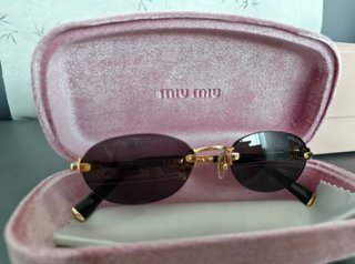 Gafas de sol Miu Miu ovaladas doradas