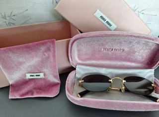 Gafas de sol Miu Miu ovaladas doradas