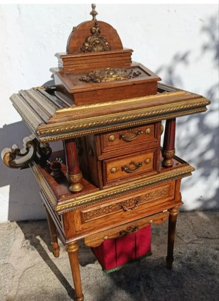 Costurero madera y dorados