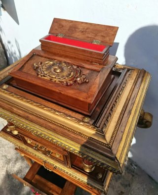 Costurero madera y dorados