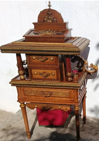 Costurero madera y dorados