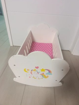 Cuna de juguete blanca