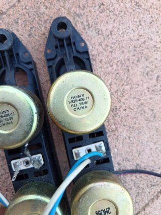 Altavoces Sony Dorados 8 Ohm 15W