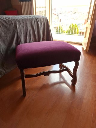 Banqueta otomana morada antiguo