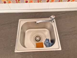 Cocina blanca y campana extractora