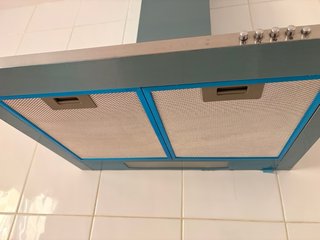 Cocina blanca y campana extractora