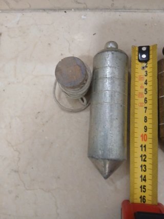 2 plomadas, 1 con imán