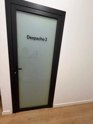 Puertas y cerramientos aluminio negro